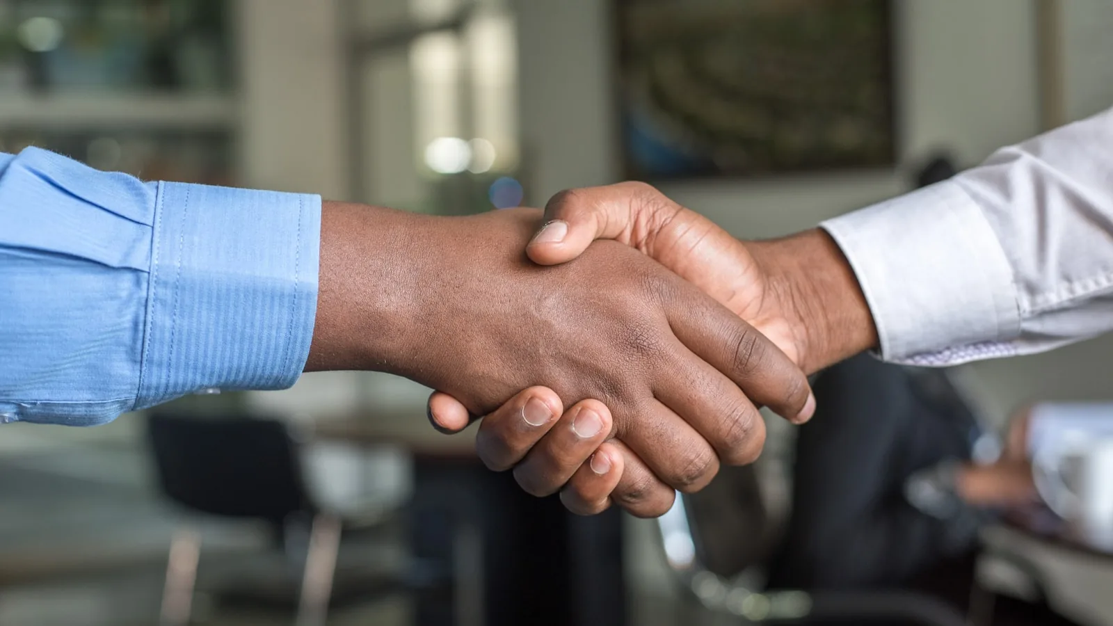 Poignée de main professionnelle lors d'un rendez-vous